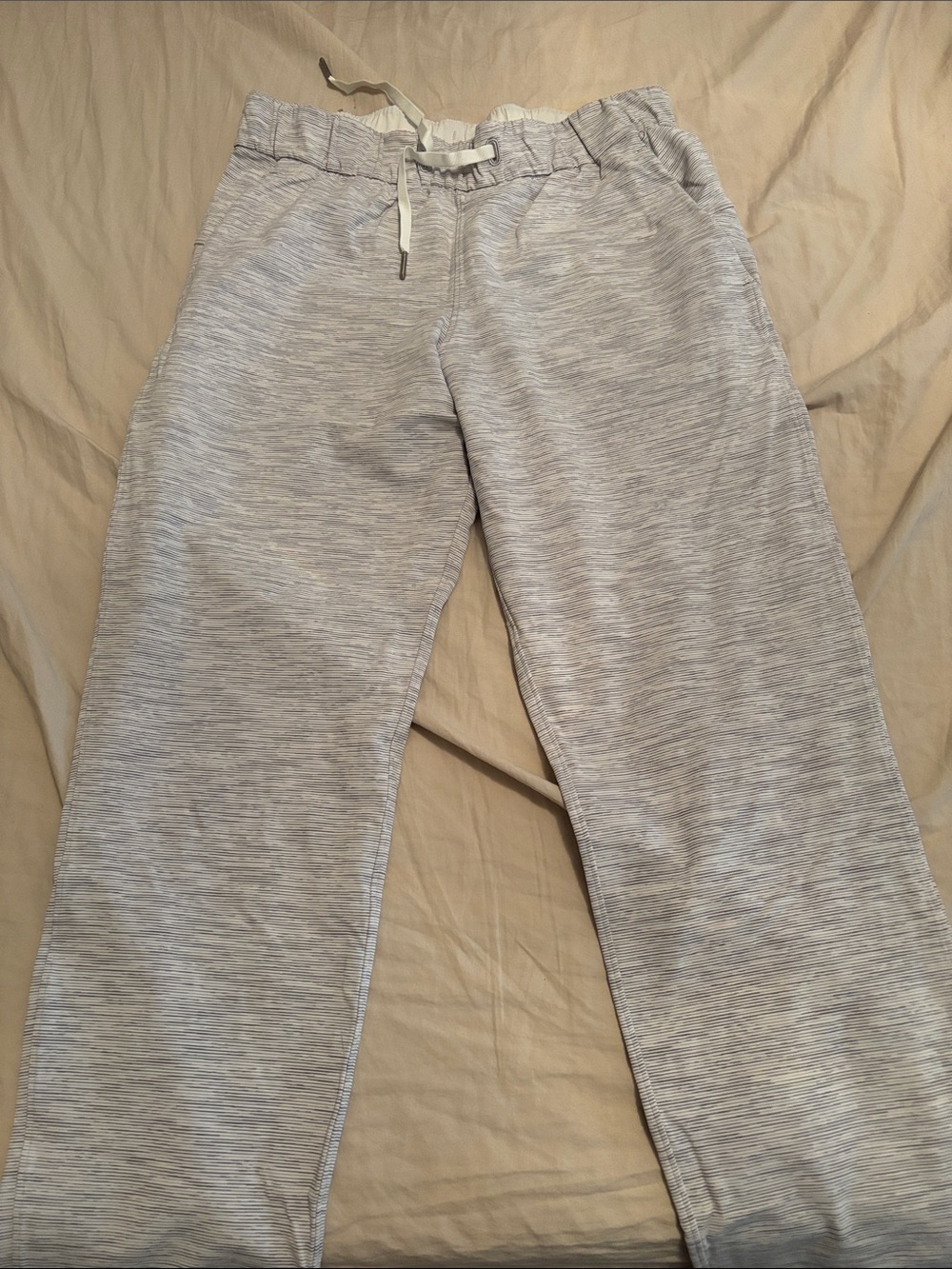 lululemon athletica Light Gray Heather Drawstring on the move pant 25’